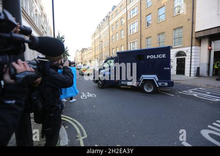 Londres, Angleterre, Royaume-Uni.21 octobre 2021.Le suspect de meurtre du député conservateur Sir David Amess, Ali Harbi Ali, quitte le tribunal des magistrats de Westminster dans une camionnette.(Image de crédit : © Tayfun Salci/ZUMA Press Wire) Banque D'Images