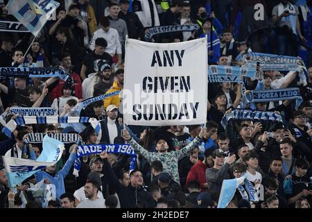 Roma, Italie.21 octobre 2021.Lazio supporters lors du match de football du groupe Europa League entre SS Lazio et Marseille au stade Olimpico à Rome (Italie), le 21 octobre 2021.Photo Andrea Staccioli/Insidefoto crédit: Insidefoto srl/Alamy Live News Banque D'Images