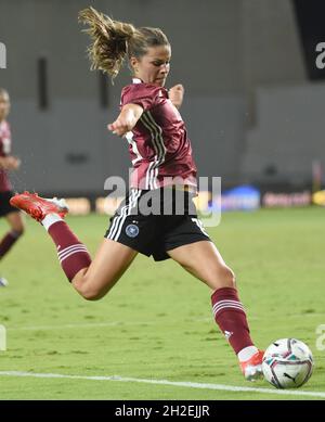 Petach Tikwa, Israël.21 octobre 2021.Football, femmes: Coupe du monde qualifiant l'Europe, Groupe H, Israël - Allemagne, au stade HaMoshava.Melanie Leupolz en action en Allemagne.Credit: Berney Ardov/dpa/Alay Live News Banque D'Images