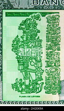 1 billet de banque Quetzal, Banque du Guatemala, fragment de facture de clôture montre l'art d'Ara de Tikal, publié en 2012 Banque D'Images