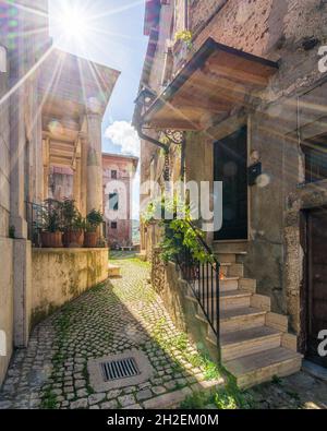 Vue pittoresque à Carpineto Romano, belle petite ville dans la province de Rome, Lazio, Italie. Banque D'Images