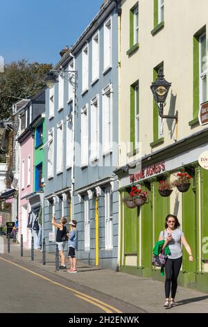 Bâtiments colorés, Strand Street, Dingle, Dingle Peninsula (Corca Dhuibhne), Comté de Kerry, République d'Irlande Banque D'Images