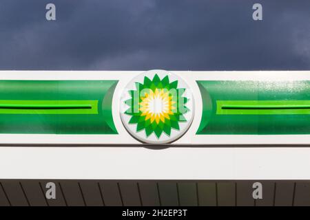 Logo BP sur la signalisation de la station-service à CAN Pastilla près de Palma Mallorca Espagne Banque D'Images