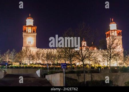 Vue nocturne de la mosquée du Roi Hussein Bin Talal à Amman, Jordanie Banque D'Images