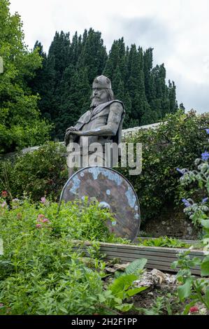 SHAFTSBURY, ROYAUME-UNI - 20 août 2021 : la statue du roi Alfred par Andrew du Mont dans l'abbaye de Shaftsbury, Dorset, Royaume-Uni Banque D'Images