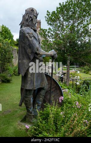 SHAFTSBURY, ROYAUME-UNI - 20 août 2021 : la statue du roi Alfred par Andrew du Mont dans l'abbaye de Shaftsbury, Dorset, Royaume-Uni Banque D'Images