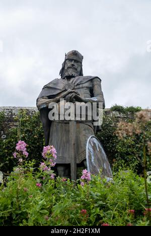 SHAFTSBURY, ROYAUME-UNI - 20 août 2021 : la statue du roi Alfred par Andrew du Mont dans l'abbaye de Shaftsbury, Dorset, Royaume-Uni Banque D'Images