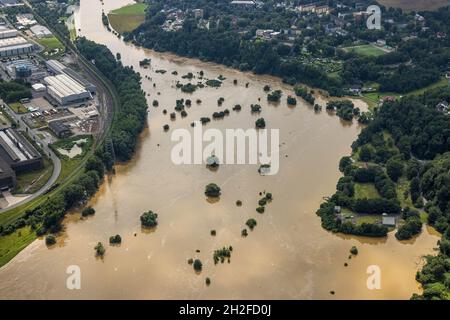 Photographie aérienne, inondation de Ruhr, inondation, près du pont Kemna, Ruhr entre Hattingen et Bochum, Blankenstein, Hattingen, région de Ruhr, Rhénanie-du-Nord-Wes Banque D'Images