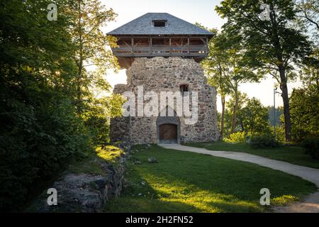 Tour de surveillance du château médiéval de Sigulda - ruines du château de l'ordre Livonien - Sigulda, Lettonie Banque D'Images