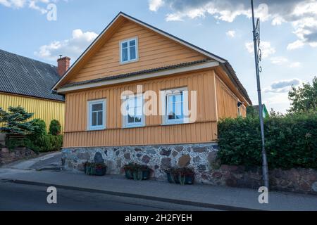 Maison typique de Karaite à triple fenêtre - Trakai, Lituanie Banque D'Images