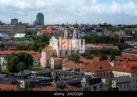 Vue aérienne de l'église Sainte-Catherine - Vilnius, Lituanie Banque D'Images