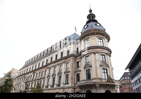 Hambourg, Allemagne.21 octobre 2021.Vue sur le Stadthaus, l'ancien quartier général de la police de Hambourg.Une exposition au Musée de la police de Hambourg est le premier rappel complet de la persécution des employés de la police juive pendant l'ère nazie.Credit: Daniel Bockwoldt/dpa/Alay Live News Banque D'Images