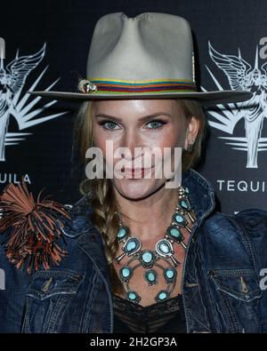 Los Angeles, États-Unis.21 octobre 2021.LOS ANGELES, CALIFORNIE, États-Unis - OCTOBRE 21 : l'actrice Natasha Henstridge arrive au lancement du livre et à la galerie Drivebys de Brian Bowen Smith, présenté par Casa Del sol Tequila au 8175 Melrose Ave le 21 octobre 2021 à Los Angeles, Californie, États-Unis.(Photo de Xavier Collin/image Press Agency/Sipa USA) crédit: SIPA USA/Alay Live News Banque D'Images