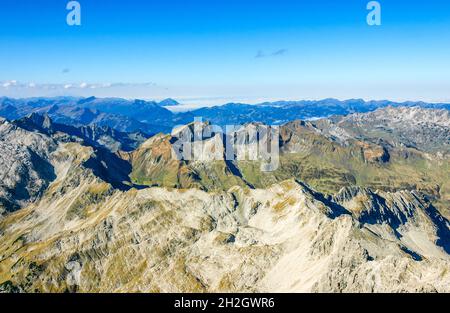 Herbststimmungen BEI Sonnenschein und milden Temperaturen - eine Tour vom Hornbachtal auf den Hochvogel (2593 m) Banque D'Images