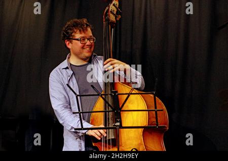 Conor Chaplin, Ari Hoenig Trio, verdict Jazz Club, Brghton, East Sussex,6 octobre 2021. Banque D'Images