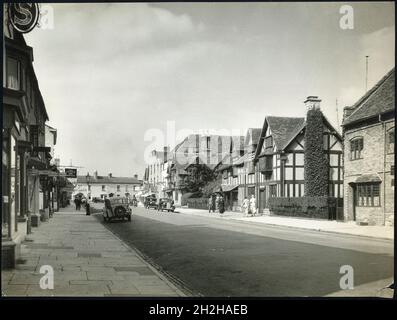 Lieu de naissance de Shakespeare, Henley Street, Stratford-upon-Avon, Warwickshire, 1925-1940.Vue vers le nord sur Henley Street vers le lieu de naissance de Shakespeare. Banque D'Images