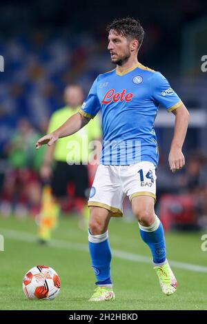 L'attaquant belge de SSC Napoli assèche Mertens lors du match de ligue europa SSC Napoli - Legia Varsovie, au stade Diego Armando Maradona, dans le sud de l'Italie, le 21 octobre 2021. Banque D'Images