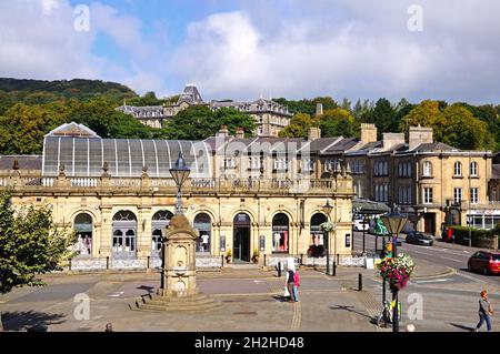 Vue de l'établissement thermal (maintenant Cavendish shopping arcade), Buxton, Derbyshire, Angleterre, Royaume-Uni, Europe de l'Ouest. Banque D'Images