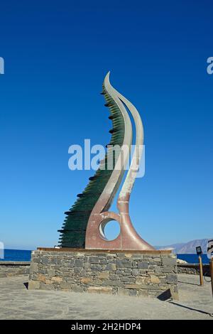 Cornucopia statue également connu sous le nom de la Corne de l'Inferi au bord de l'eau, Agios Nikolaos, Crète, Grèce, Europe. Banque D'Images