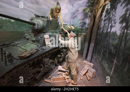 Des soldats noirs afro-américains chargent un char Sherman M4 pendant la Seconde Guerre mondiale.Au Musée national du Marine corps Heritage Centre en Virginie. Banque D'Images