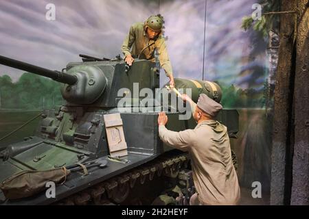 Des soldats noirs afro-américains chargent un char Sherman M4 pendant la Seconde Guerre mondiale.Au Musée national du Marine corps Heritage Centre en Virginie. Banque D'Images