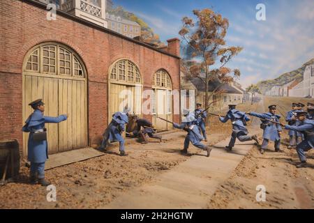 Les soldats capturent l'abolitionniste John Brown dans l'arsenal de Harpers Ferry en 1859 avant la guerre civile.Au Musée national du corps des Marines Banque D'Images