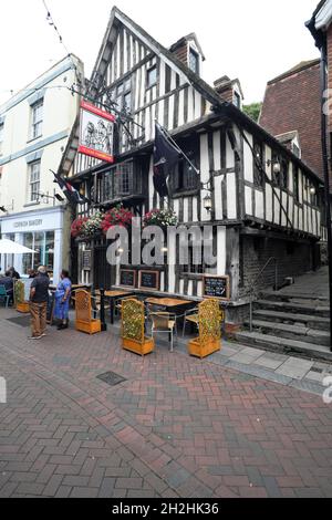 YE Olde Pumphouse dans George Street semble être l'un des plus anciens pubs, mais il a moins de 70 ans après avoir ouvert en 1956 à Hastings Angleterre Royaume-Uni Banque D'Images