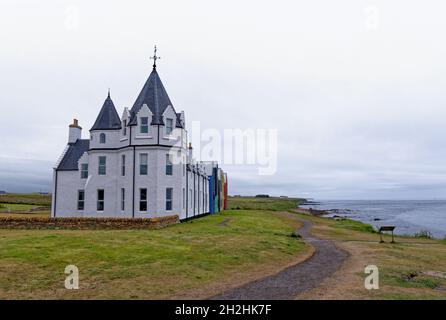 L'hôtel Inn at John o'Groats sur la route touristique de la côte nord 500 dans le nord de l'Écosse, Royaume-Uni - 18 juillet 2021 Banque D'Images