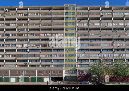 Wendover House, Aylesbury Estate, Londres, Royaume-Uni.L'un des plus grands et des plus célèbres développements de logements publics des années 1960.En cours de redéveloppement. Banque D'Images