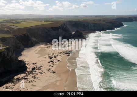 Image aérienne de la plage de Porthtowa sur la côte nord de Cornwall Banque D'Images