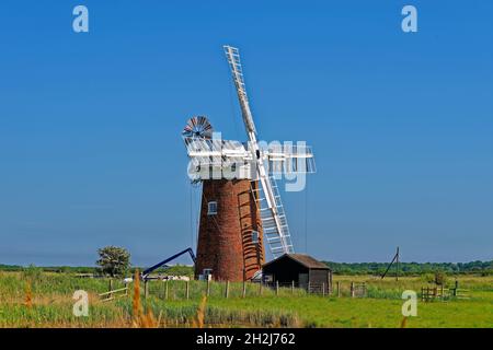 Moulin à vent Horsey Windpump, Horsey, Norfolk, Angleterre. Banque D'Images