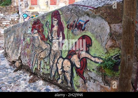 Graffiti sur des maisons et des lieux abandonnés à Lisbonne, Portugal - mars 2008 Banque D'Images