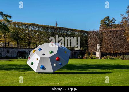 Paris, France.22 octobre 2021.Jardin des Tuileries : John Torreano - 'MEGA GEM' dans le cadre de la FIAC, la Foire internationale d'art contemporain française, à Paris, France, le 21 octobre 2021.La Foire internationale d'art contemporain (FIAC), qui a eu lieu pratiquement en mars à cause de Covid, revient dans la vie réelle et en ligne du 21 au 24 octobre, accompagnée de sa petite sœur dédiée à l'Asie, l'Asie maintenant.Photo de Denis Prezat/avenir Pictures/ABACAPRESS.COM crédit: Abaca Press/Alay Live News Banque D'Images