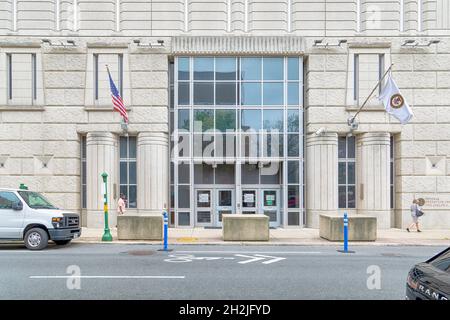 Le 700 Arch Street, le centre fédéral de détention en hauteur, a été conçu pour se fondre dans le centre-ville de Philadelphie. Banque D'Images