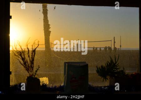 Un magnifique coucher de soleil d'hiver sur le front de mer pittoresque, Santa Monica CA Banque D'Images