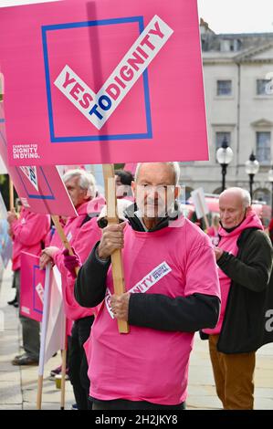 Londres, Royaume-Uni.Des manifestants appelant à la réforme se sont rassemblés devant les chambres du Parlement, Westminster tandis que des pairs débattaient de la nouvelle législation sur la mort assistée.La manifestation a été organisée par dignité en mourant et humanistes Royaume-Uni.Credit Michael Melia / Alamy Live News Banque D'Images