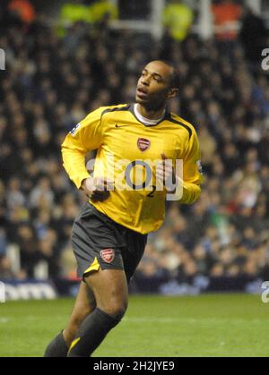 Portsmouth contre Arsenal Thierry Henry marque Arsenal.Pic MIKE WALKER 2006 Banque D'Images