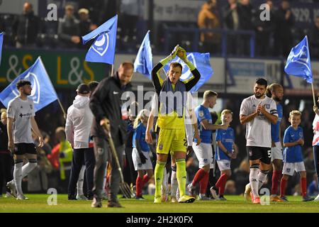 Les joueurs d'Ipswich Town applaudissent les fans de voyage - Portsmouth v Ipswich Town, Sky Bet League One, Fratton Park, Portsmouth, Royaume-Uni - 19 octobre 2021 usage éditorial uniquement - des restrictions DataCo s'appliquent Banque D'Images