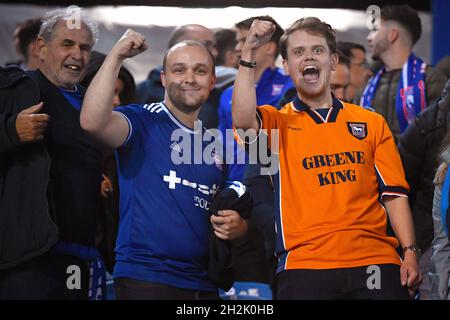 Les fans de la ville d'Ipswich fêtent à temps plein - Portsmouth v Ipswich Town, Sky Bet League One, Fratton Park, Portsmouth, Royaume-Uni - 19 octobre 2021 usage éditorial uniquement - des restrictions DataCo s'appliquent Banque D'Images