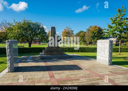 21.10.21 Ormskirk, Lancashire, Royaume-Uni.Le Comrades d'Ormskirk Cenotaph a été dévoilé par le 17ème comte de Derby, un des nombreux qu'il a consacré au début de l'année Banque D'Images