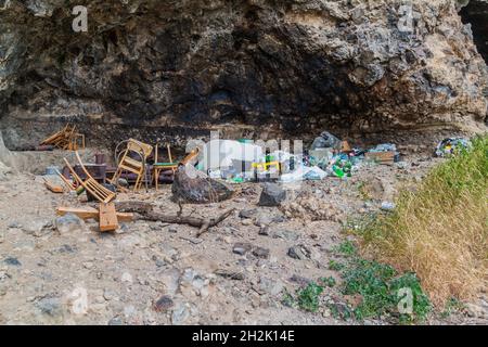 Des déchets au monastère de la grotte Vanis Kvabebi sculptés dans une falaise, en Géorgie Banque D'Images