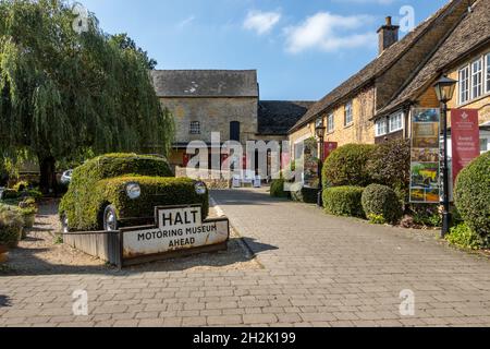 Le Cotswold Motaing Museum près de la rivière Windrush à Bourton-on-the-Water dans les Cotswolds, Gloucestershire, Angleterre. Banque D'Images