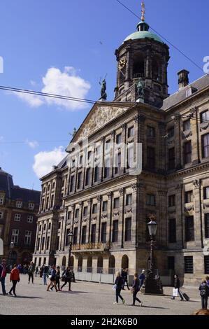 Amsterdam, pays-Bas : vue sur la façade du Palais Royal sur la place du Dam Banque D'Images