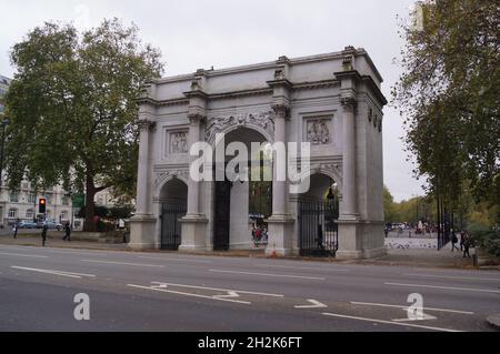 Une vue sur Marble Arch, célèbre monument historique de Park Lane, Londres (Royaume-Uni) Banque D'Images