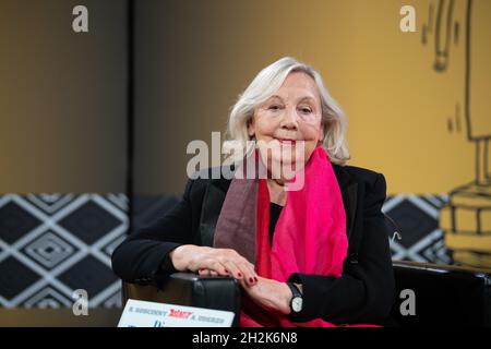 Francfort, Allemagne.22 octobre 2021.22 octobre 2021, Hessen, Francfort-sur-le-main : Gudrun Penndorf, traducteur et lauréat du prix spécial pour les œuvres complètes, prendra part à la présentation du Prix allemand de littérature jeunesse 2021 à la Foire du livre de Francfort 2021.Photo: Sebastian Gollnow/dpa Credit: dpa Picture Alliance/Alay Live News Banque D'Images