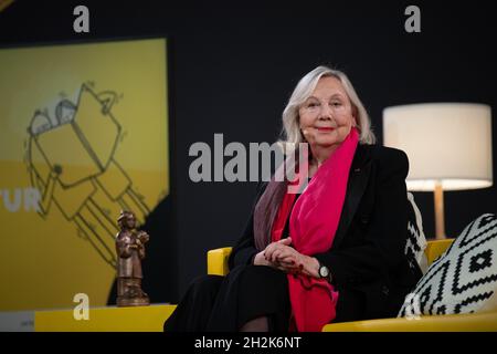 Francfort, Allemagne.22 octobre 2021.22 octobre 2021, Hessen, Francfort-sur-le-main : Gudrun Penndorf, traducteur et lauréat du prix spécial pour les œuvres complètes, prendra part à la présentation du Prix allemand de littérature jeunesse 2021 à la Foire du livre de Francfort 2021.Photo: Sebastian Gollnow/dpa Credit: dpa Picture Alliance/Alay Live News Banque D'Images
