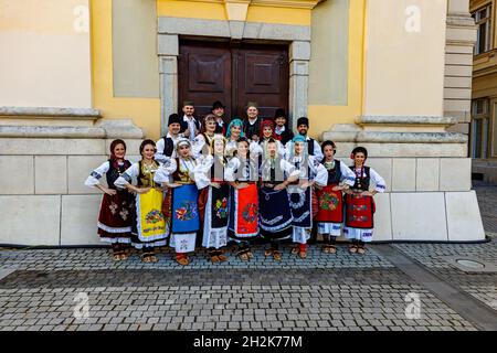 Roumains en robe folklorique Banque D'Images