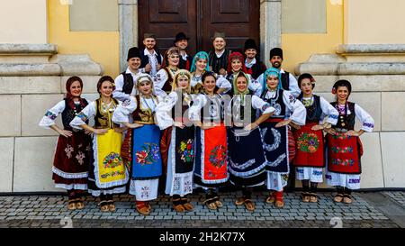 Roumains en robe folklorique Banque D'Images