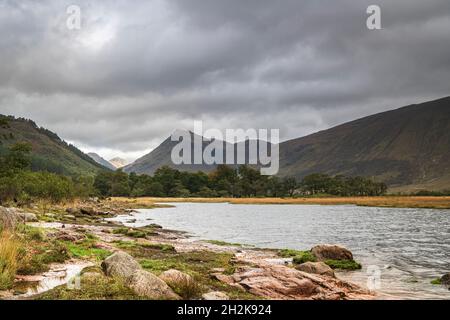 Une image HDR grise de 3 prises de vue automnales de Upper Loch Etive, en regardant Glen Etive, Argyll et Bute, en Écosse.10 octobre 2021 Banque D'Images