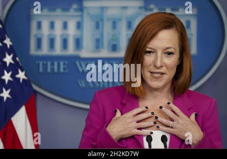 Washington DC, États-Unis.22 octobre 2021.Le secrétaire de presse de la Maison Blanche, Jen Psaki, s'entretient avec les journalistes à la Maison Blanche le vendredi 22 octobre 2021.Psaki répond aux questions concernant la mairie du Président Biden la nuit précédente à Baltimore, MD.Photo de Leigh Vogel/UPI crédit: UPI/Alay Live News Banque D'Images